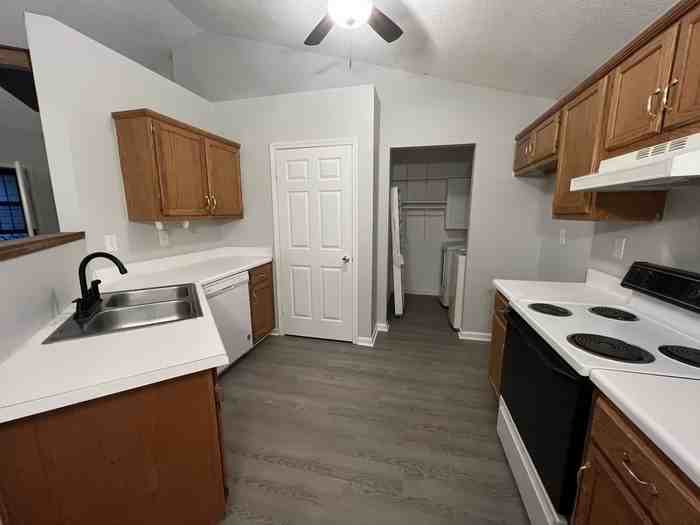 7011 Village Ln - Photo 3 of 11
