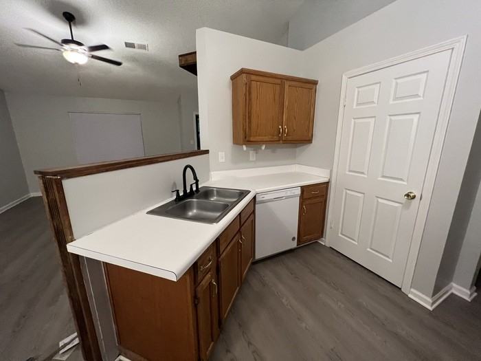 7011 Village Ln - Photo 4 of 11
