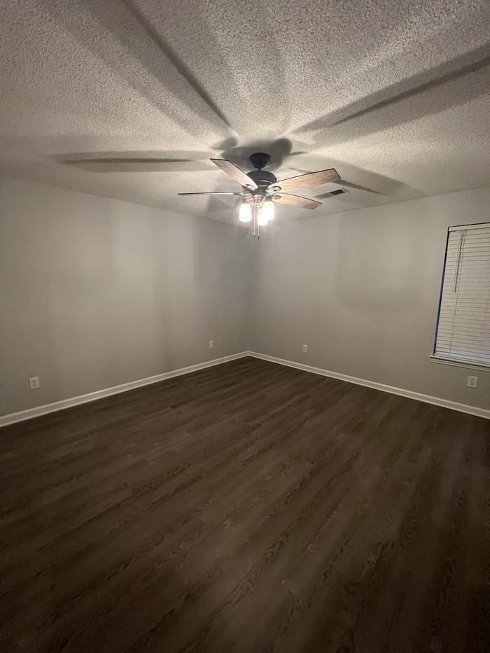 7011 Village Ln - Photo 7 of 11