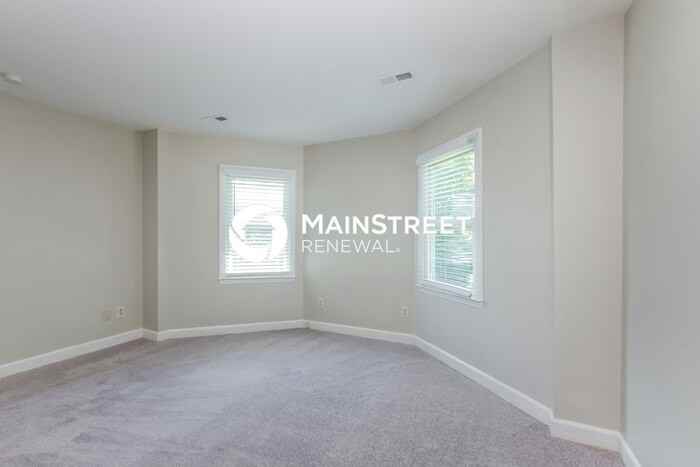 5228 Bridge Pointe Dr - Photo 3 of 18