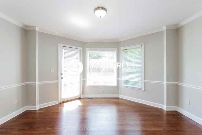 5228 Bridge Pointe Dr - Photo 4 of 18