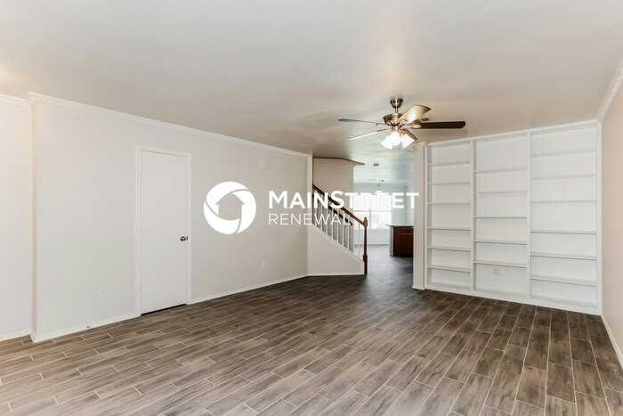 106 Colonial Ln - Photo 5 of 17