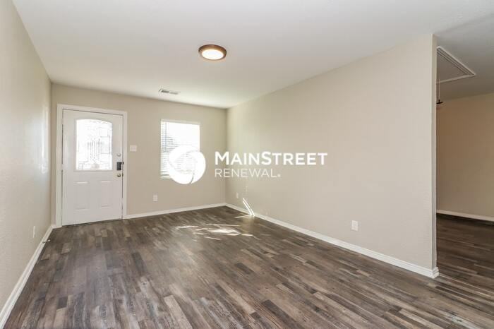 106 Fannin Dr - Photo 2 of 16