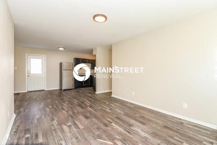 106 Fannin Dr - Photo 3 of 16