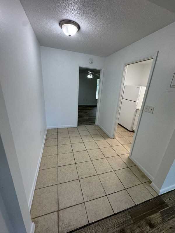 1727 Ne 2nd St - Photo 3 of 14