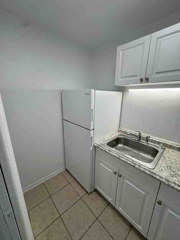 1727 Ne 2nd St - Photo 6 of 14