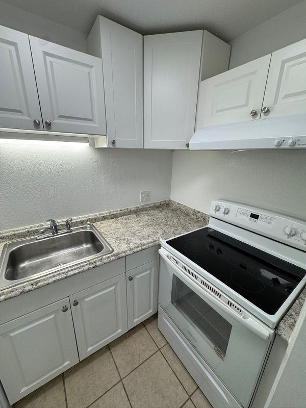 1727 Ne 2nd St - Photo 7 of 14