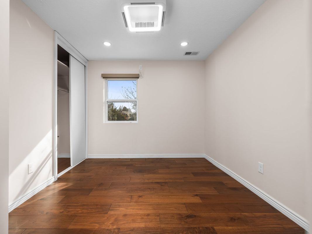 2885 E LORAN DR - Photo 3 of 30