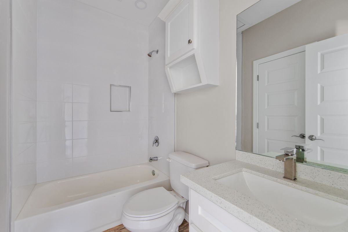 2425 N Valley Cir - Photo 3 of 18