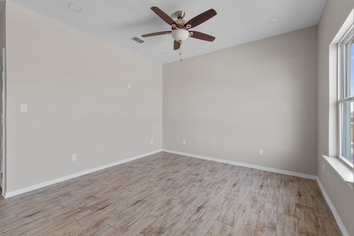 2425 N Valley Cir - Photo 4 of 18