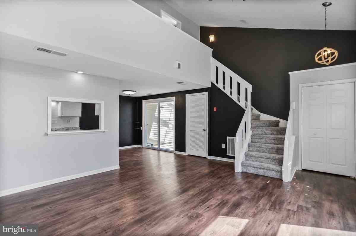 1523 Kensington Dr - Photo 5 of 27