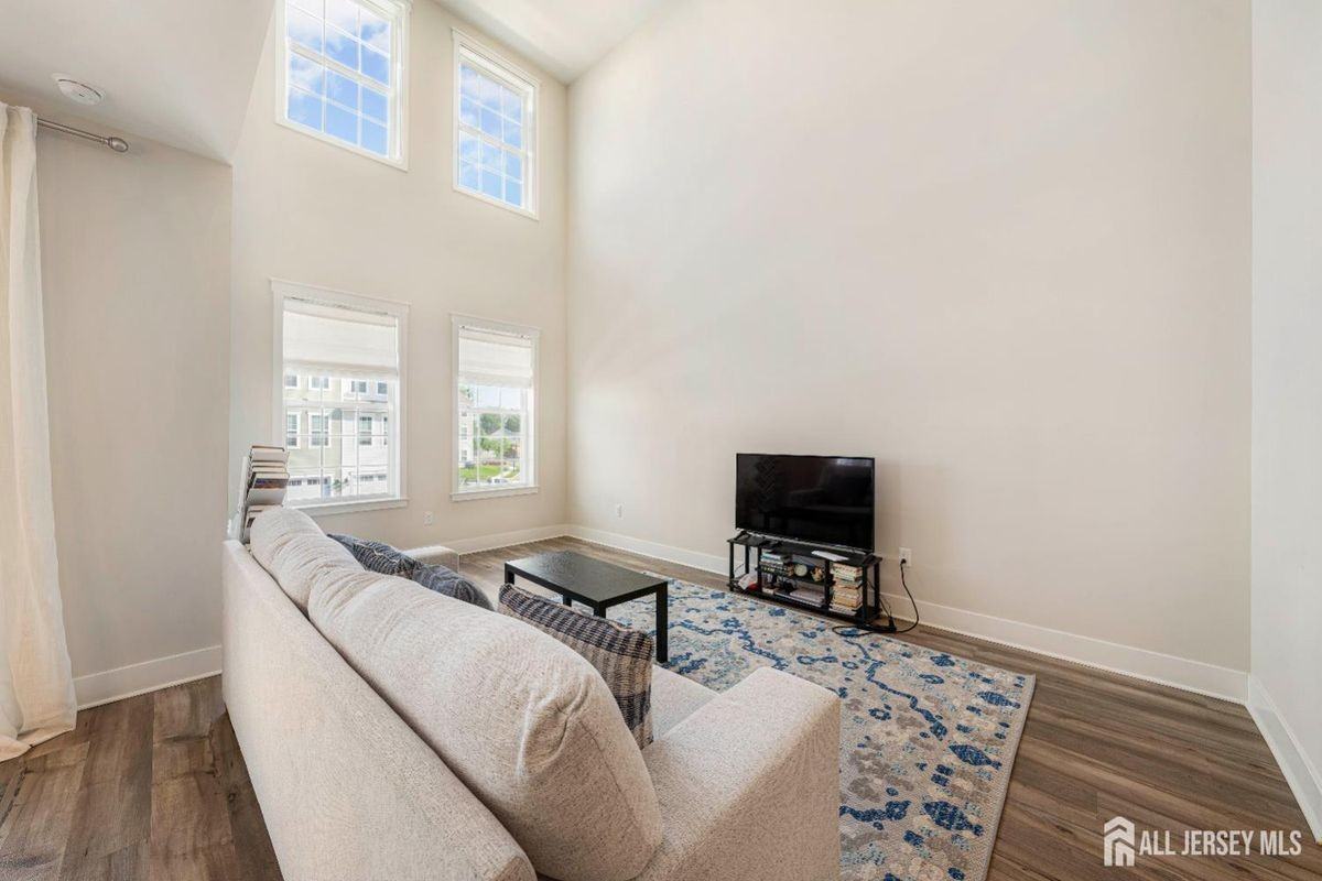 707 Station Rd - Photo 2 of 19