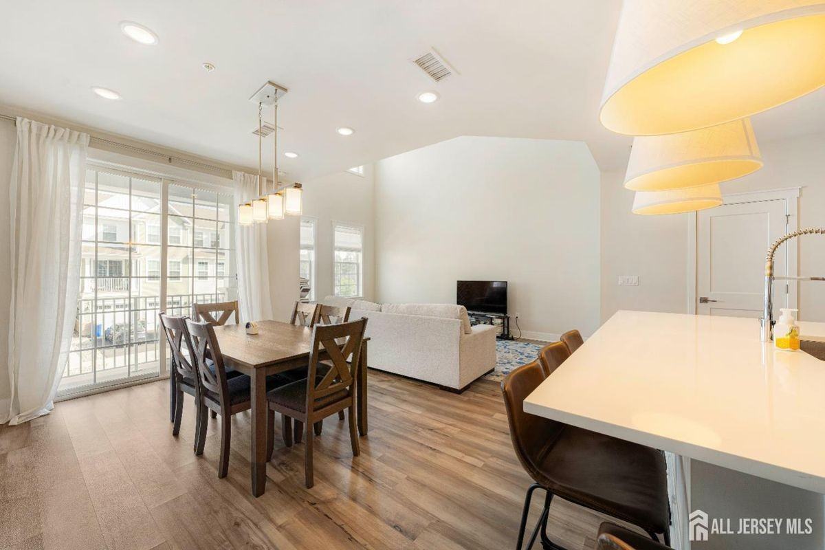 707 Station Rd - Photo 7 of 19