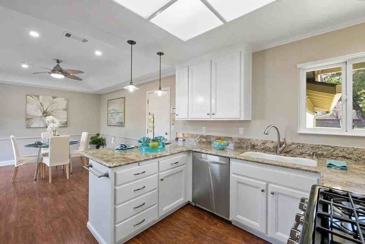 545 Shawnee Ln - Photo 3 of 8