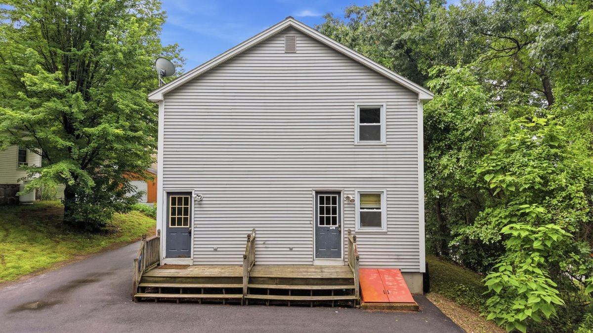 33 Elwood Ave ##B - Photo 4 of 27
