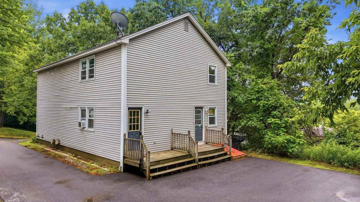 33 Elwood Ave ##B - Photo 5 of 27