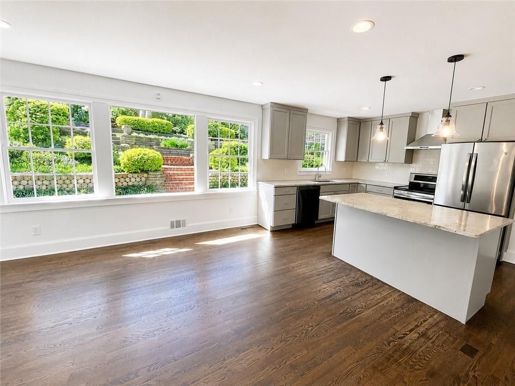 4586 Peachtree Dunwoody Rd Ne - Photo 2 of 15