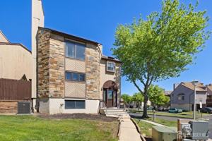 featured image of 190 Goldmine Ln
