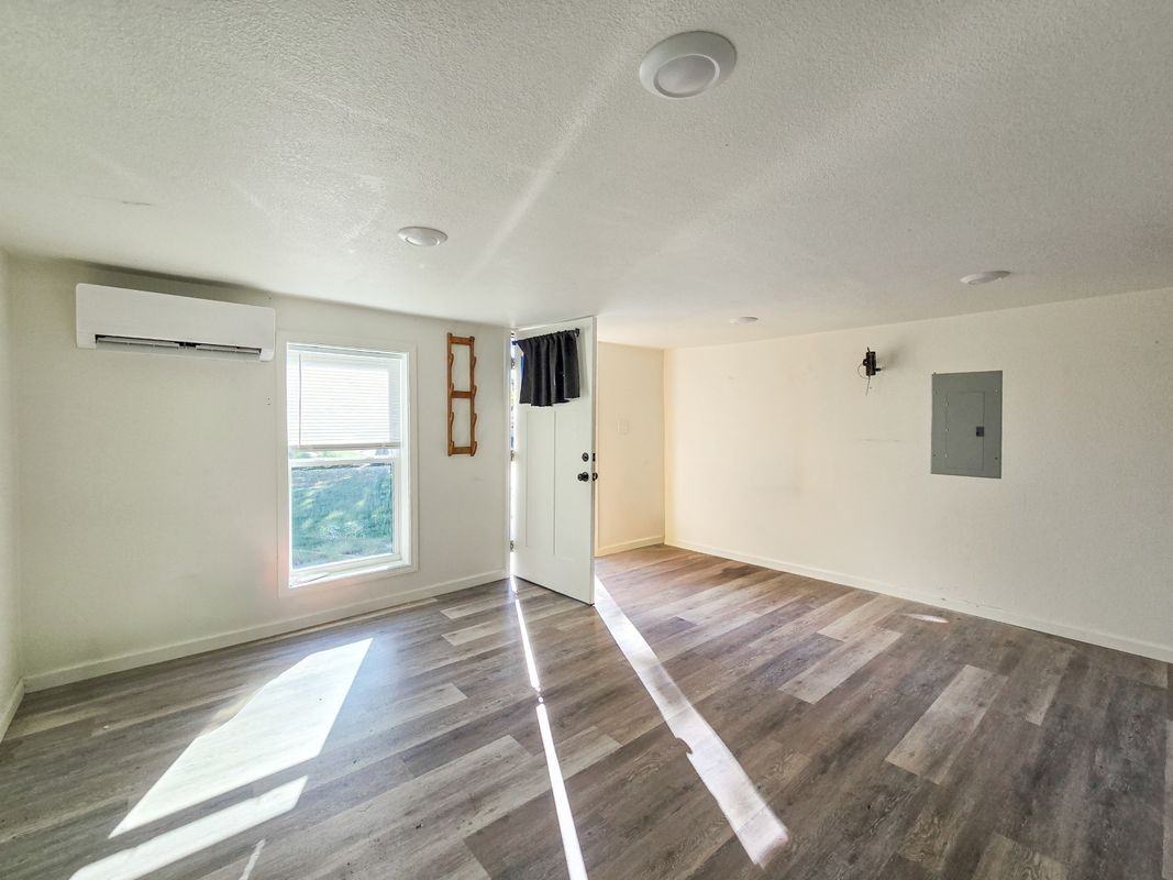 721 N 2nd St - Photo 3 of 8