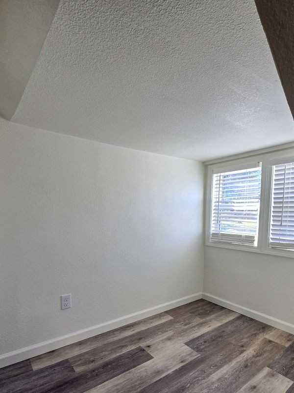721 N 2nd St - Photo 5 of 8