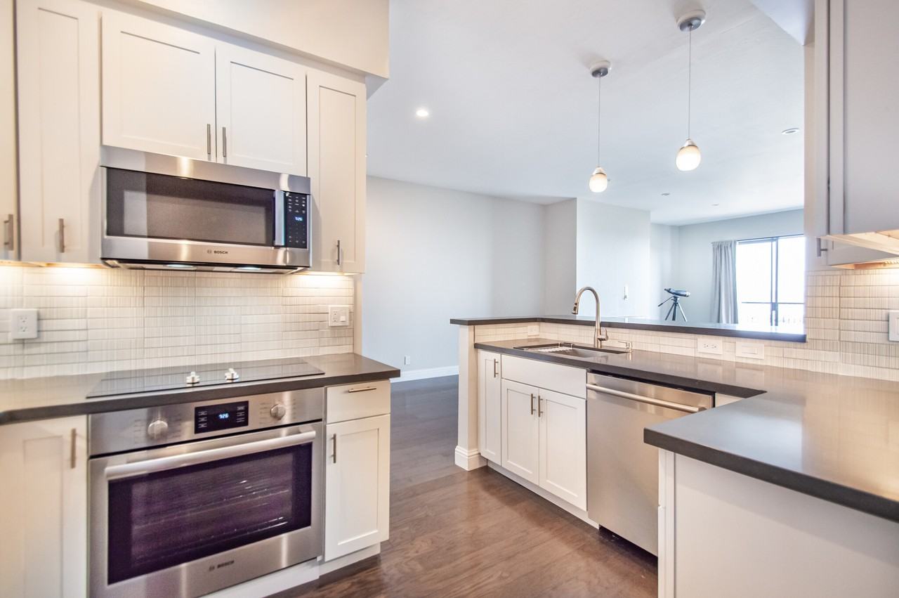 925 Corbett Ave #302 - Photo 4 of 39