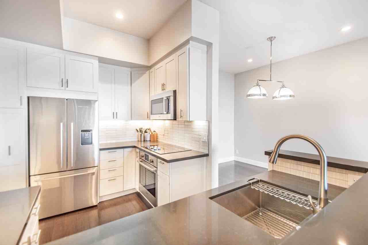 925 Corbett Ave #302 - Photo 6 of 39