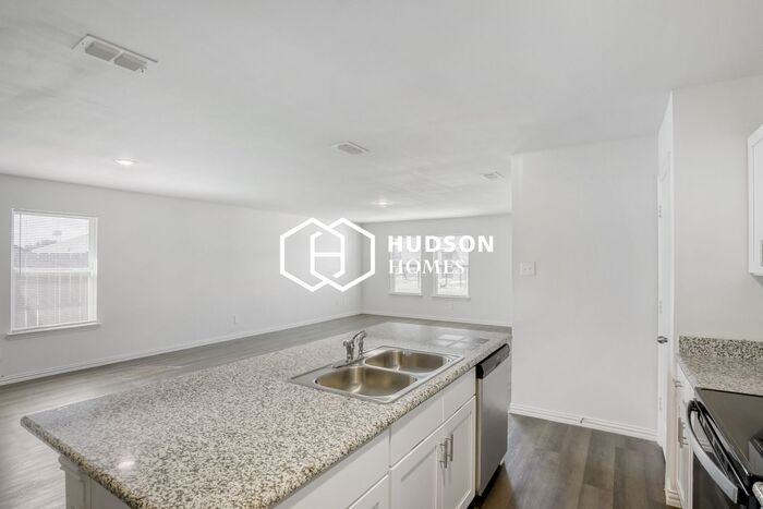 417 Shorty St - Photo 6 of 14