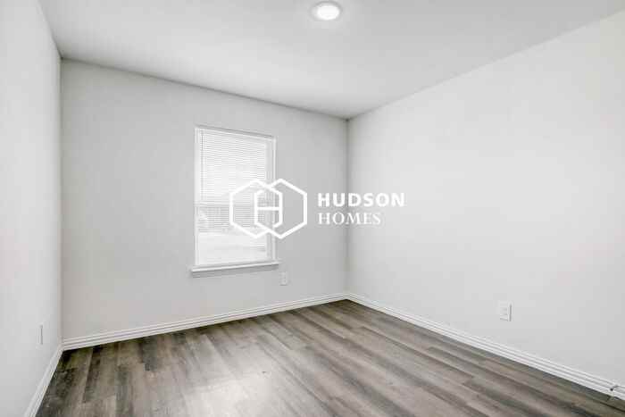 417 Shorty St - Photo 7 of 14