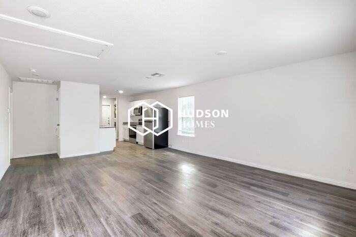 1720 San Patricio St - Photo 4 of 14
