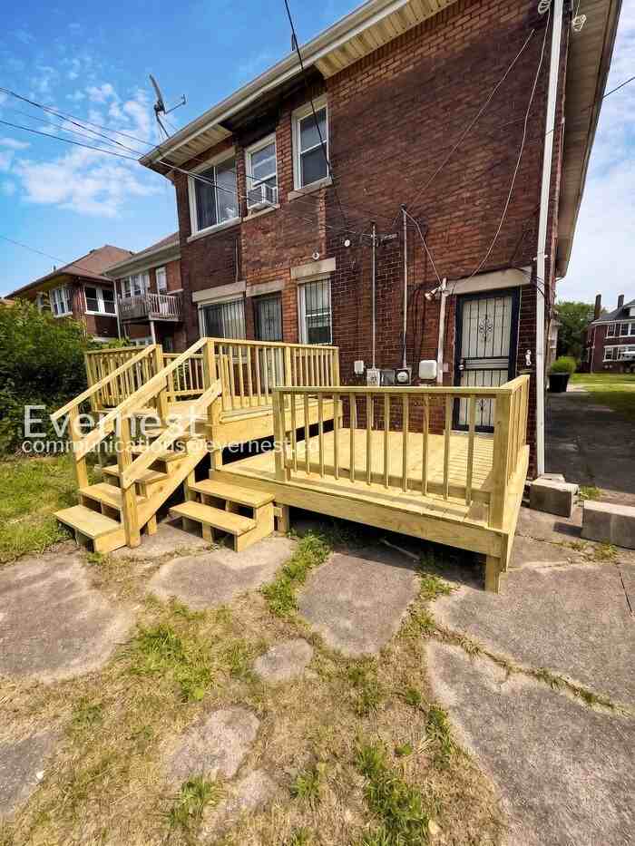 2302 Hazelwood St #1 - Photo 2 of 27
