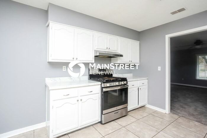 7084 Windsor Dr - Photo 7 of 18