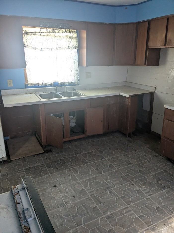 801 W 10th St - Photo 4 of 23