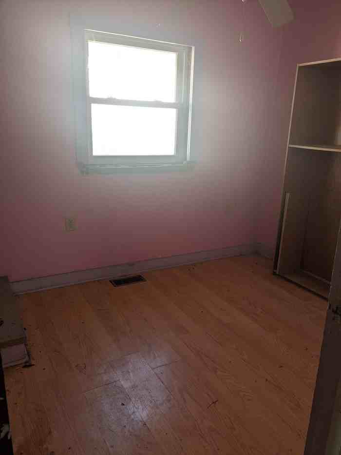 801 W 10th St - Photo 5 of 23