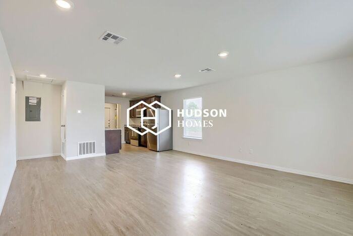 602 S 24th St - Photo 4 of 14