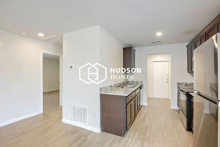 602 S 24th St - Photo 5 of 14