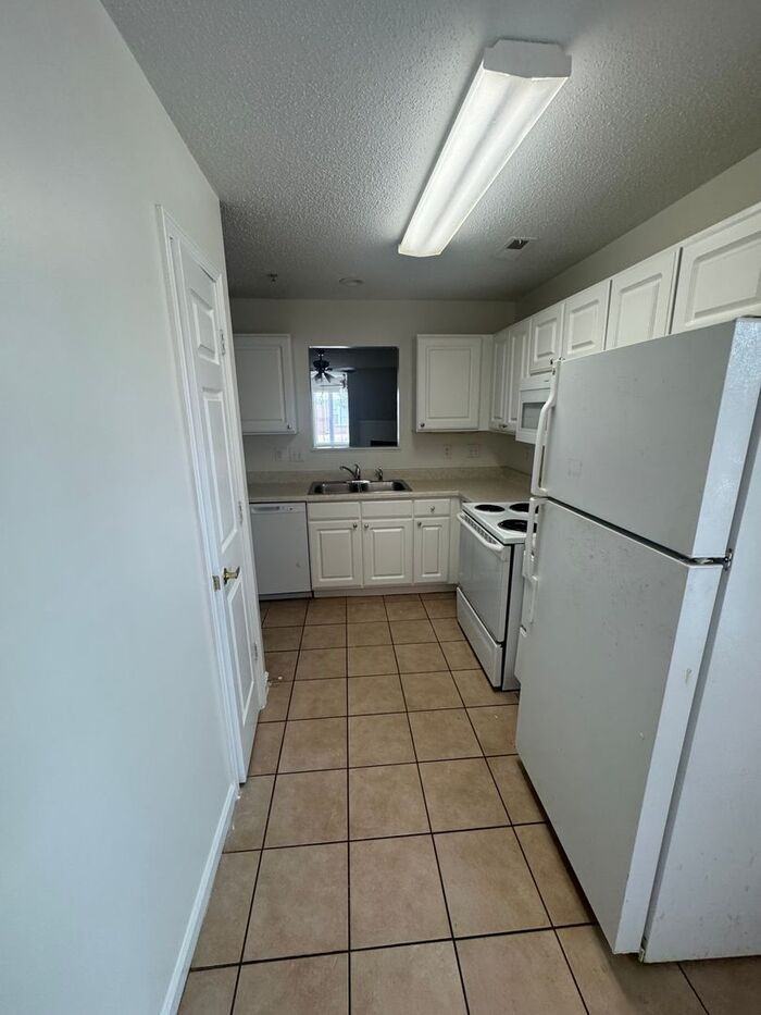 2411 Vancastle Way - Photo 6 of 17