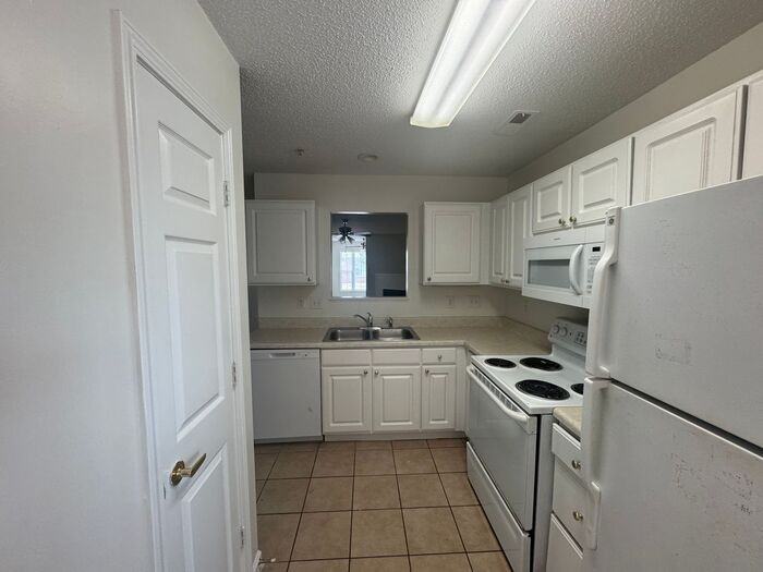 2411 Vancastle Way - Photo 7 of 17