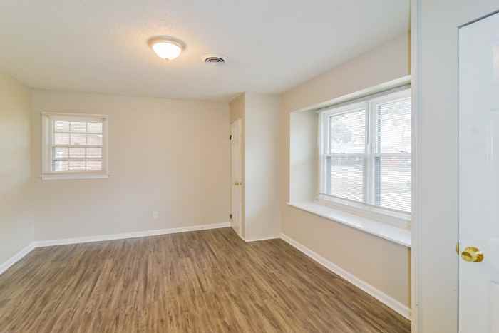 432 E Rutgers Loop - Photo 4 of 12