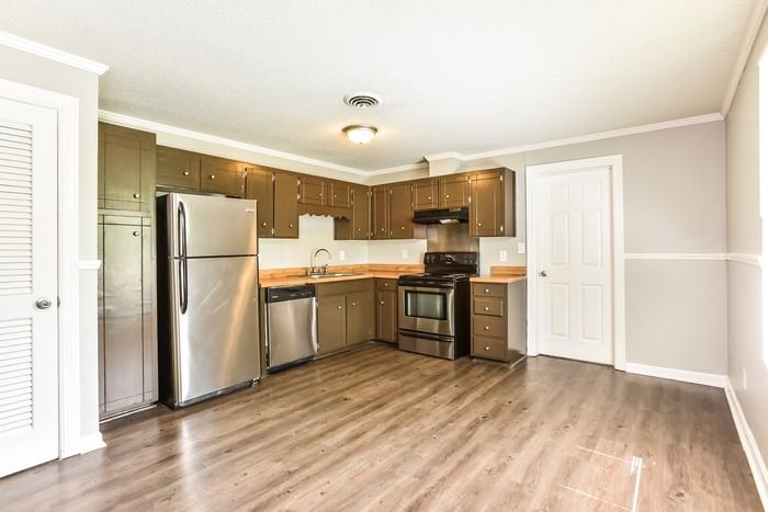 213 Power Ave - Photo 5 of 11