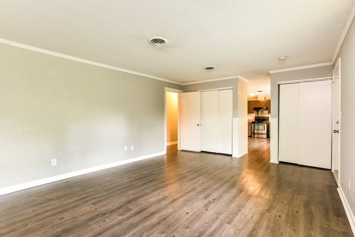 213 Power Ave - Photo 7 of 11