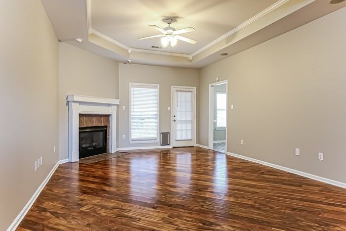 2318 Redwood - Photo 2 of 8