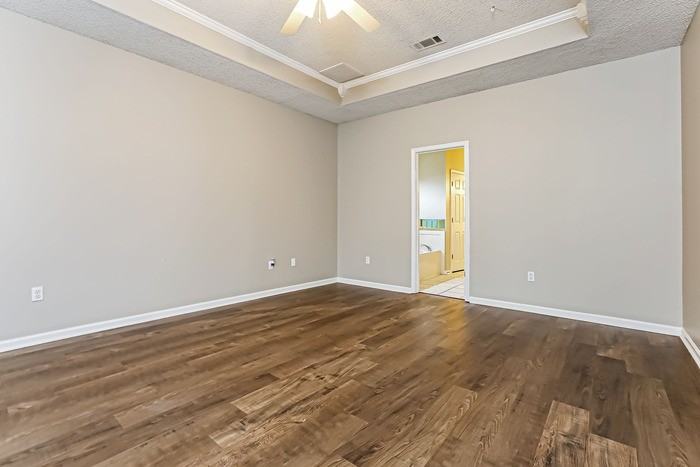 2318 Redwood - Photo 4 of 8
