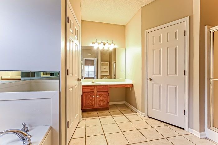 2318 Redwood - Photo 5 of 8