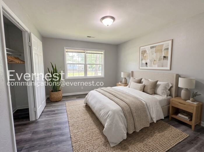 3318 Bonds Ave - Photo 3 of 20