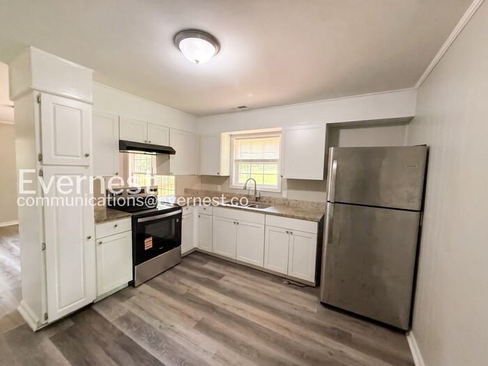 3318 Bonds Ave - Photo 4 of 20
