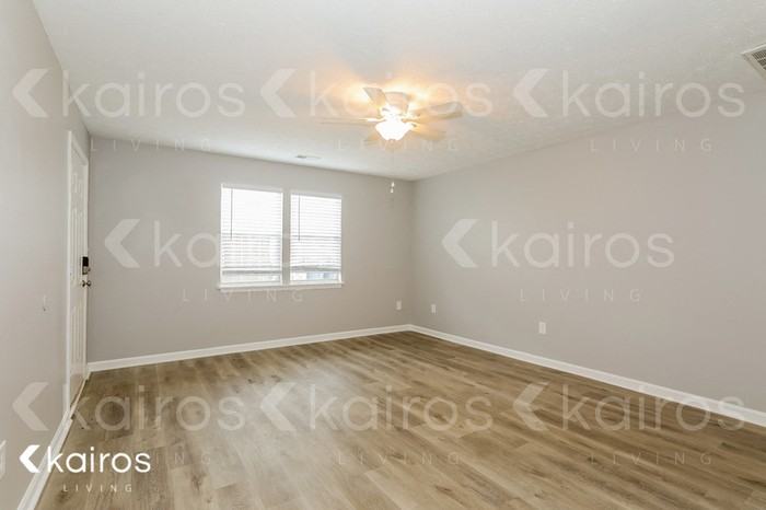 415 Deerpark Dr - Photo 2 of 15