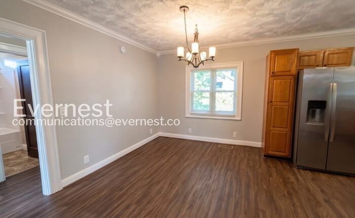 507 S Lovell Ave - Photo 4 of 18