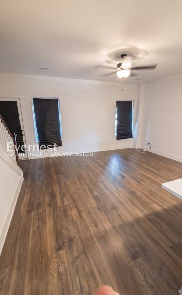 2433 E 17th St - Photo 2 of 22