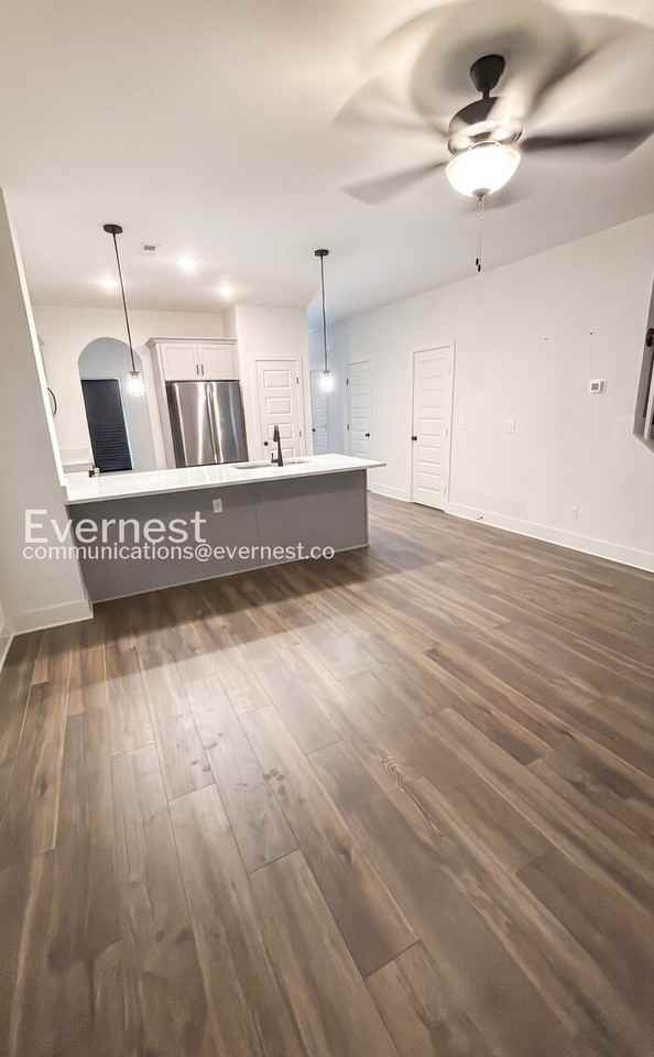 2433 E 17th St - Photo 3 of 22