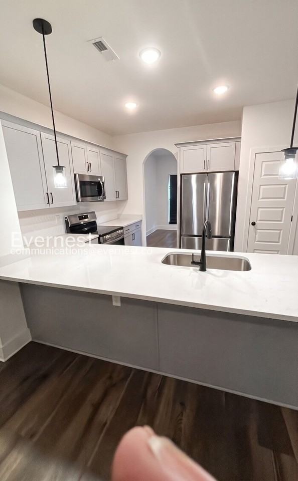 2433 E 17th St - Photo 4 of 22